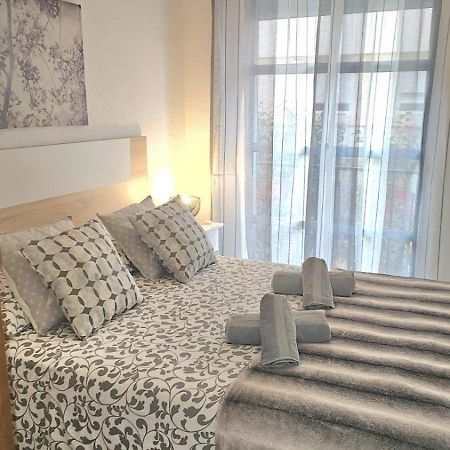 Ideal Holiday Apartment One Bedroom City Center マラガ エクステリア 写真