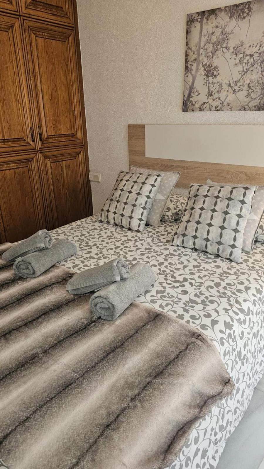 Ideal Holiday Apartment One Bedroom City Center マラガ エクステリア 写真