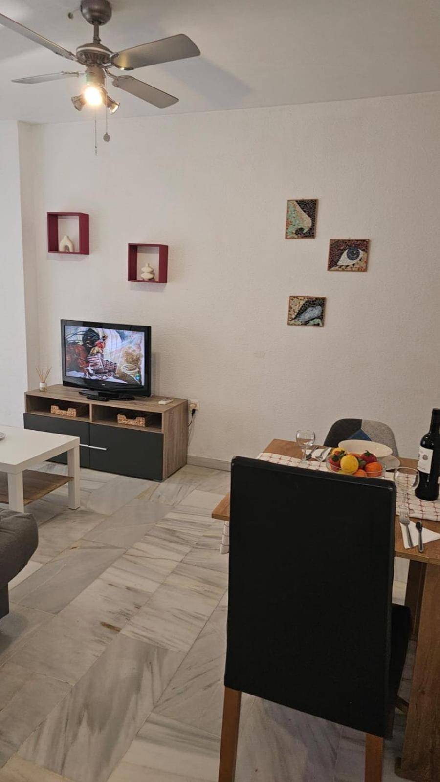 Ideal Holiday Apartment One Bedroom City Center マラガ エクステリア 写真